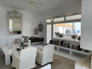 The White House 1 - 8