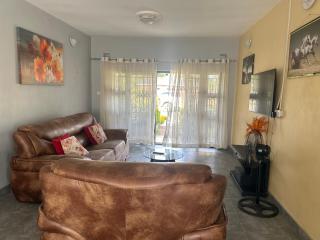 Hatfield staylax Manor 2 - 2