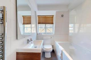 Central London 2-Bed Flat with Balcony near Oxford Street and Soho - London - 1