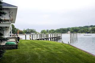 Spacious Lakeside Boathouse Cottage for an Unforgettable Family Getaway in Macatawa, Michigan - 6