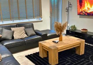 2 bed 2 bath luxe apartment in Hampton in Arden - 0