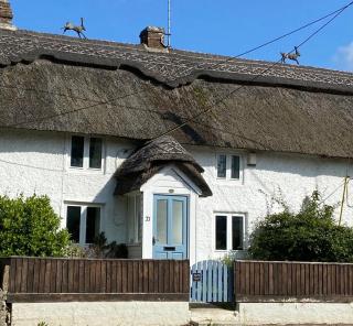 Traditional thatched cottage - 0