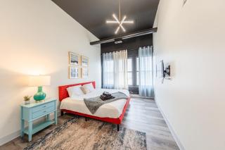 Luxury 5BR w King Bed and Pool Table Near Chinatown 2010 South Wabash - 4F - 3