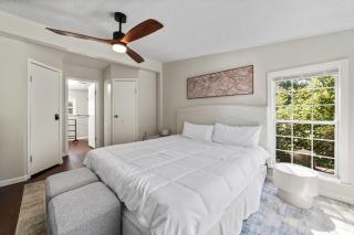 Lakefront 3 Bedroom Retreat on Susan Lake-5 minutes from Charlevoix - 7