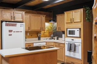 Hillside Haven - Hot Tub, Fire Pit, WiFi, Updated - 7