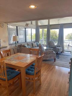 A Wave From It All at Park Place - 5