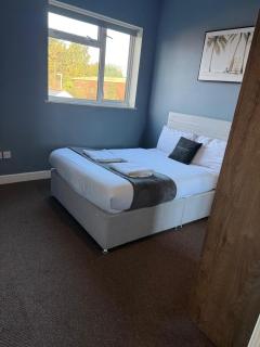 Spacious high street apartment, Sleeps 6 - 6
