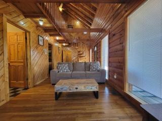 Mountain Rose- Hot Tub, Pool Table, Firepit - 4