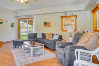 Hocking Hills Hideaway with Hot Tub and Games - 4