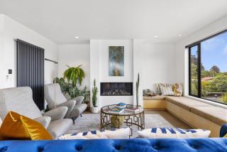 Stunning Lakeview Home with Chefs kitchen - 7