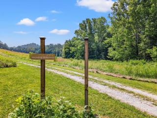 Heavenly Hideaway- Hot Tub, Firepit, Covered Patio - 9