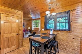 Snuggle Inn- Pet Friendly, Hot Tub, Private Hiking - 1