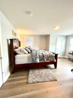 Very cozy 3 bedroom house close to everything - 3