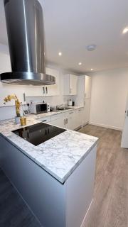 Private Kingsize Bedroom - 6