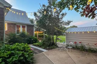 Patio Oasis! Charming 'Ivy Cottage' in Tennessee - 9