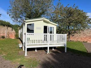 Cabin 6 sleeps 6 Patio Pets Edinburgh Festival - 2