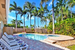 Deluxe Home Heated Pool & Jetted Tub near Beach - 9