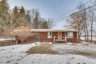 Winter Wonderland Waterfront Lake Champlain Home - 2