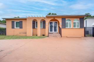 11 Mi to South Beach Home with Screened Porch! - 4