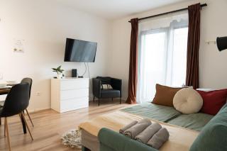 Brand New Modern Apartment-Balcony-Garage - 2