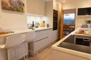 Hillandale - 4