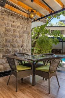 Kates Apartments - 4