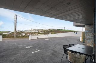 Modern Groundfloor Apartment with Private Parking - 5