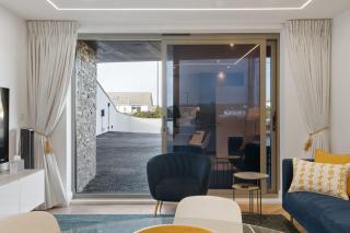 Modern Groundfloor Apartment with Private Parking - 1