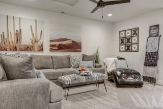 Stunning Home - Private Hot Tub, Heated Pool - Great Location - 0