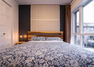 Modern Cozy 2BR Suite with Gym & Rooftop Views Near Downtown & Airport - 3