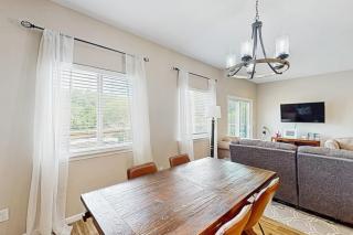 3BR Lakefront Home with 2 Living Rooms, Dock and WandD - 3