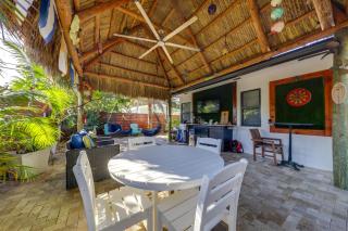 Upscale Home with Hot Tub Walk to Pompano Beach! - Pompano Beach - 0