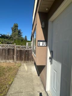 Cozy 1-BR Suite in West Side Kitchen Airport - 1