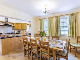 5 Bed in Woodford 60291 - 2