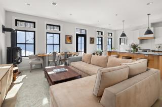 New & Modern Townhouse Close to Skiing, Brand New Hot Tub - 1