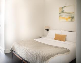 Modern Studio Apt with Rooftop, Gym, and Parking - 4