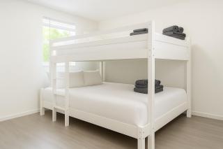 Comfy 2BR Apartment Near Las Olas with Patio, BBQ and FREE PARKING - 3