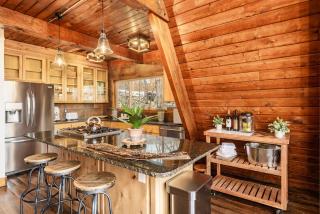 "A" Frame of Mind - 4 bed/3 bath, Close to Resort/Hiking, Hot Tub, Sauna, Views, Outdoor Fire Pit - 8