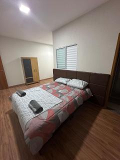 Apê no Centro com Ar, Suíte e Cozinha Completa - 4