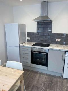 Spacious Three Bedroom City Centre Flat with Courtyard - 8