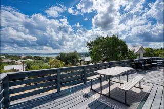 Premium 4BR Canyon Lake Getaway, Comfort and Views - 1