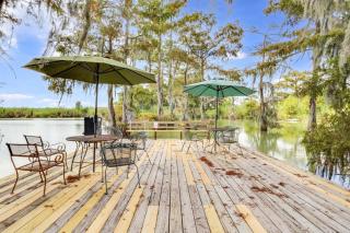 Bayou Oaks-Sleeps 12-Private Lake with Fish - 4
