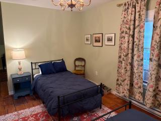 Downtown Digby-Harborview Heritage House 1838-King Suite - 4