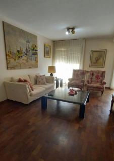 Amplio departamento céntrico con cochera - 6