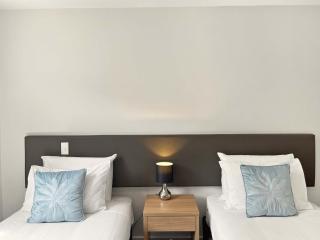 Fabulous Lakeside Marina 2 Bedroom - 0
