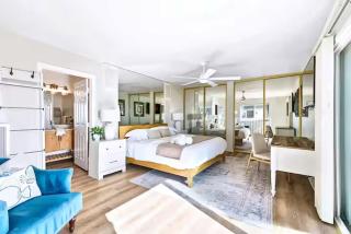 Beachfront Resort-sunset views deck & luxe king - 6