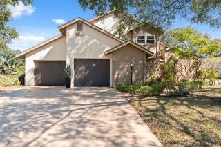 Spacious Tampa Family Getaway Pool Hot tub - 9