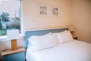 Luxury Beachfront Orcas Island Harbormaster House - 2