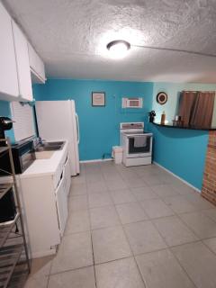 GpL 5542 Cozy Getaway with bright colors & full kitchen - 3