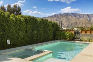 2 Pools So Cool - Alice Lodging - 2